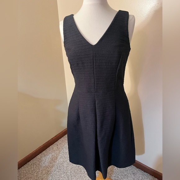 Banana Republic Black Fit And Flare Sleeveless Dress Sz 6 EUC - Picture 1 of 6